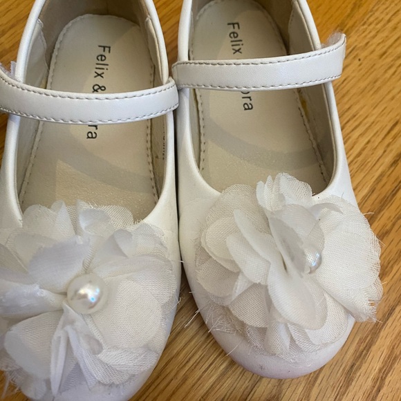 Girls shoes size 10 - Picture 2 of 6